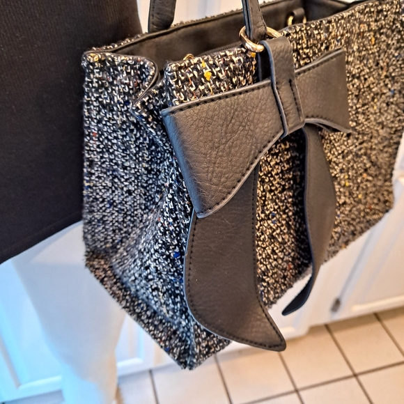 Chic Black Tweed Shoulder Bag with Bow Accent - Picture 2 of 8